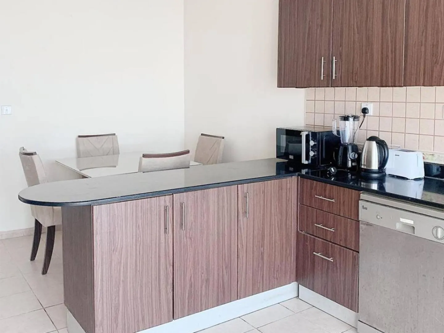 Ensuite Rooms In Coliving Apartments In Marina Dubai