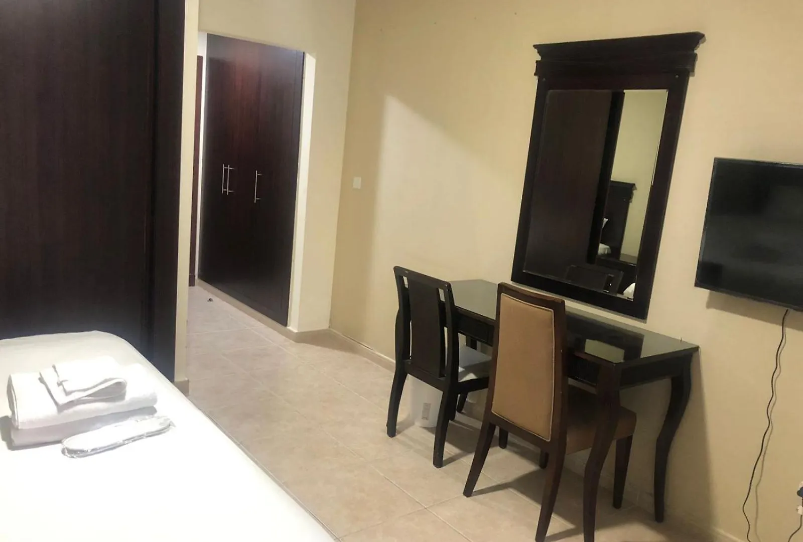 Ensuite Rooms In Coliving Apartments In Marina Dubai