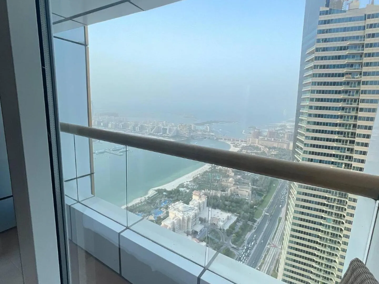 Ensuite Rooms In Coliving Apartments In Marina Dubai