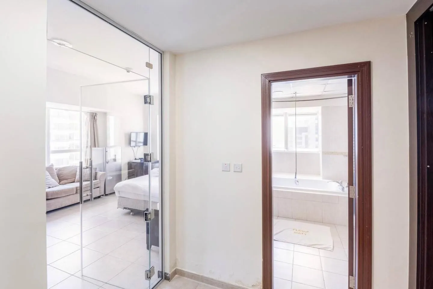 Ensuite Rooms In Coliving Apartments In Marina Dubai