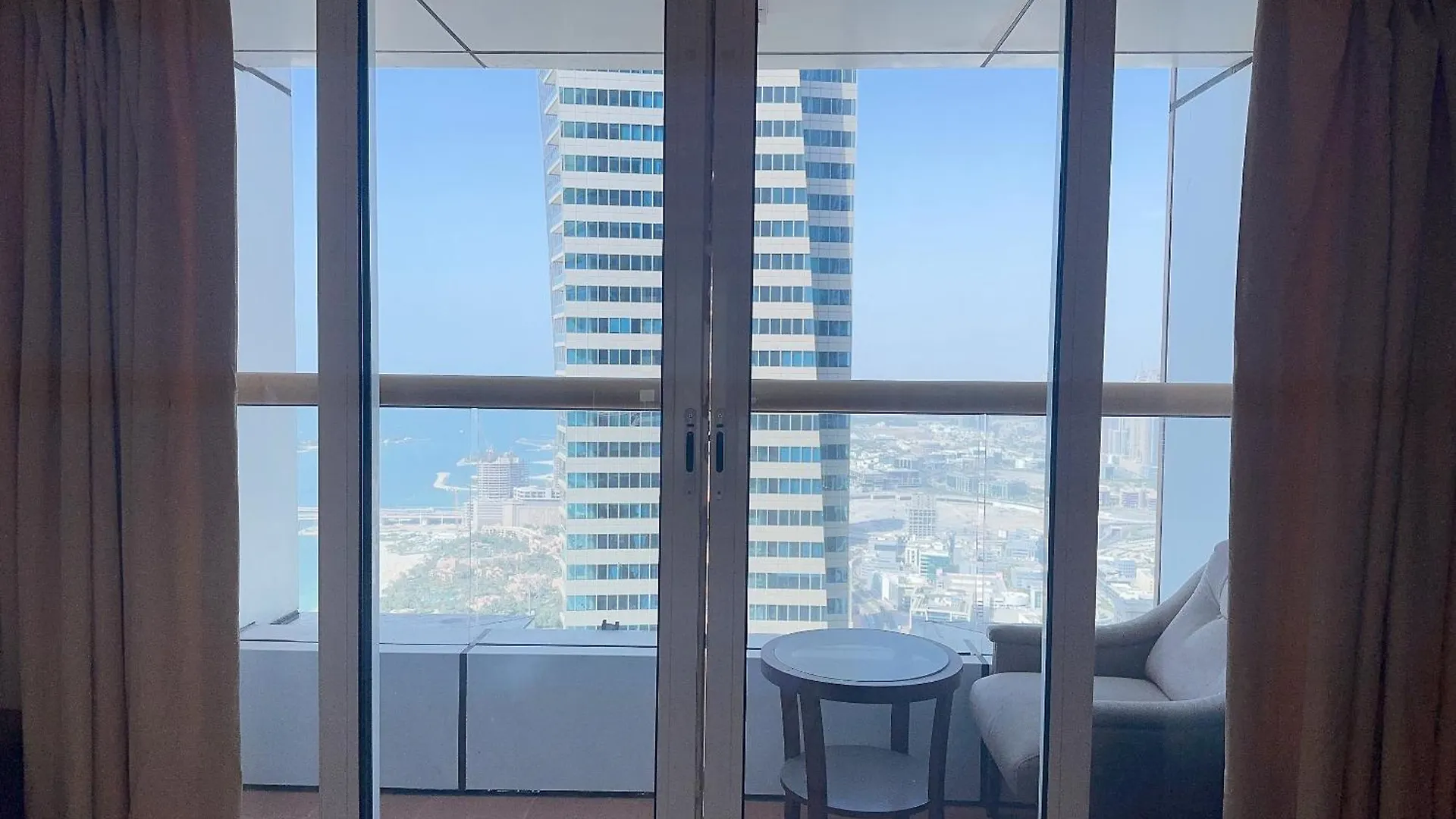 Homestay Ensuite Rooms In Coliving Apartments In Marina Dubai