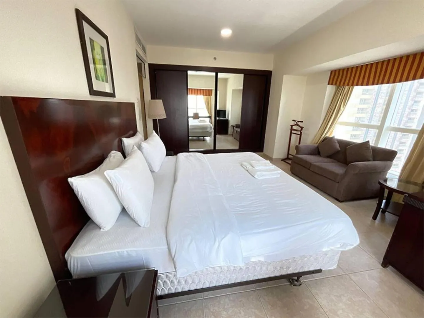 Ensuite Rooms In Coliving Apartments In Marina Dubai United Arab Emirates