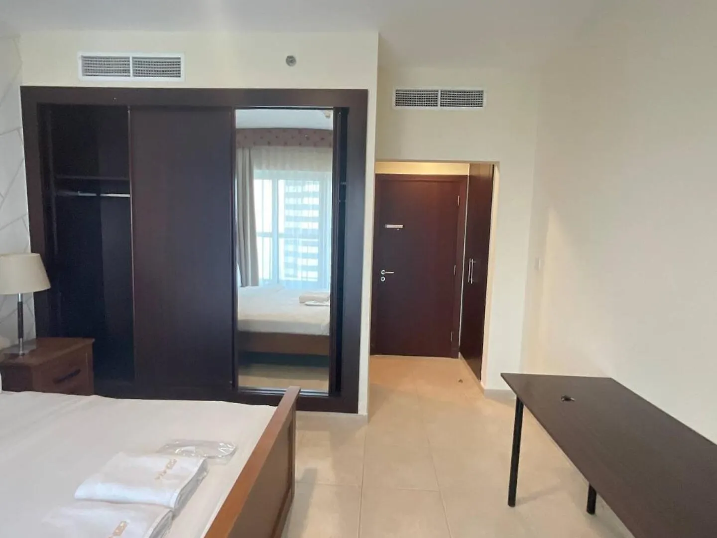 Homestay Ensuite Rooms In Coliving Apartments In Marina Dubai