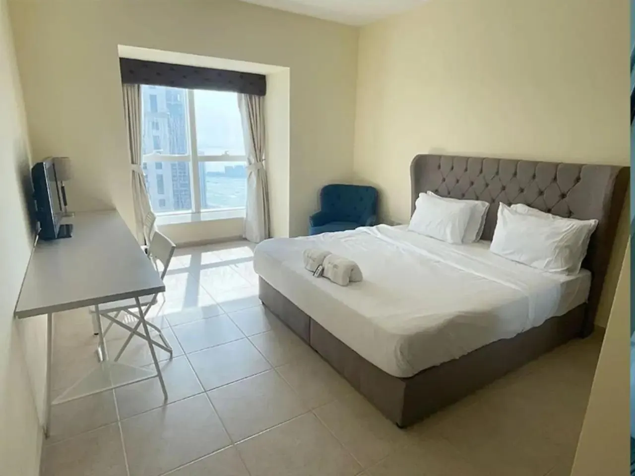 Ensuite Rooms In Coliving Apartments In Marina Dubai